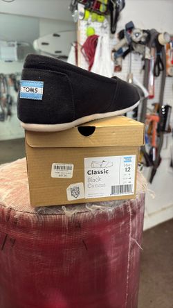Tom Classic  Black Canvas  Size 12 