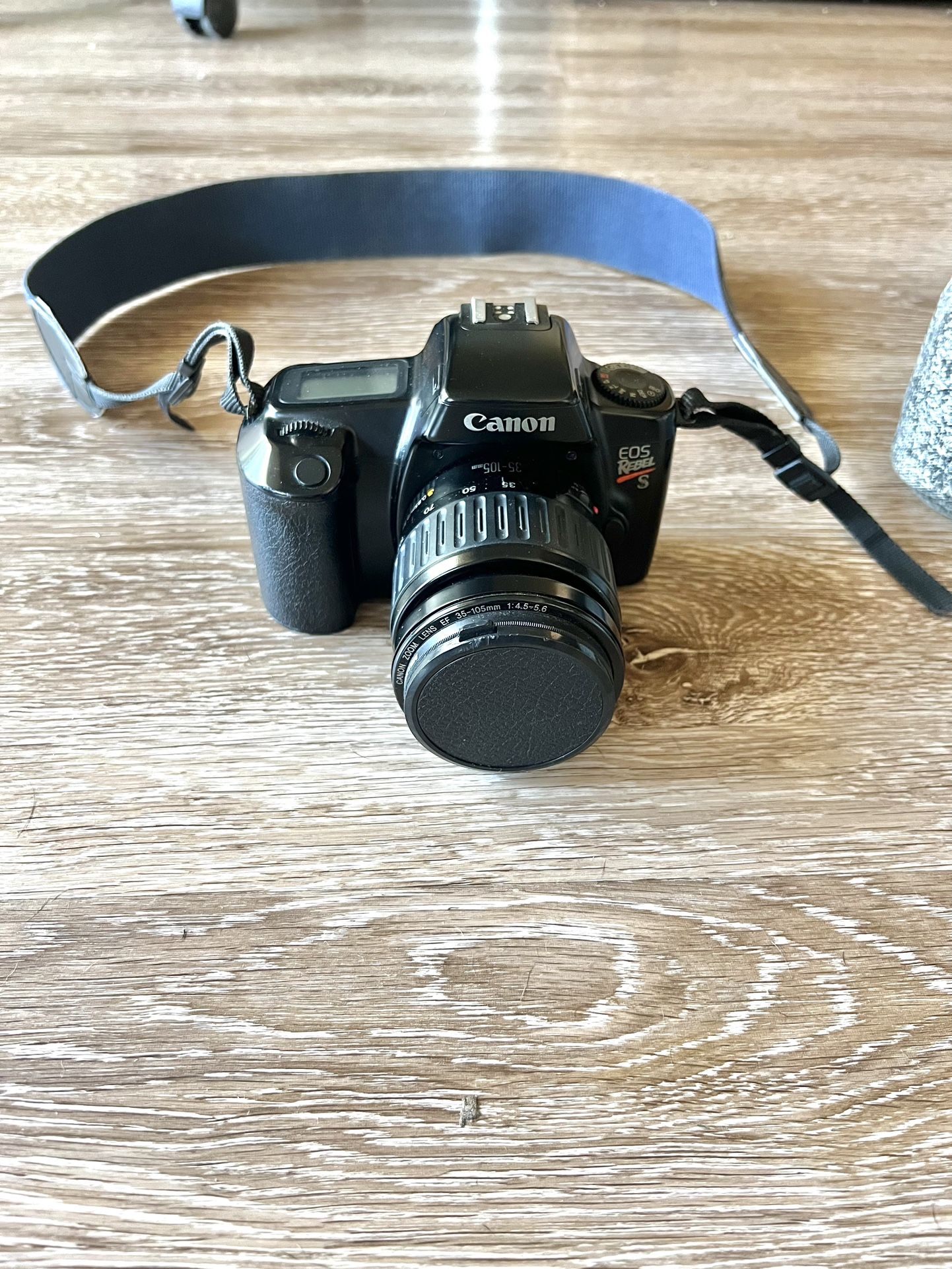 Canon EOS Rebel S - 35-105mm zoom lens - Vintage SLR Camera