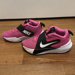 Like New Girls Nike Basketball Hustle D12 Sneakers US Size 1