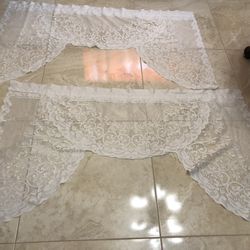 Cute Set Of White Valance 55x33