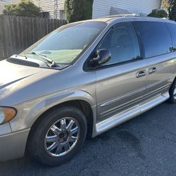 Chrysler Town & Country 2004