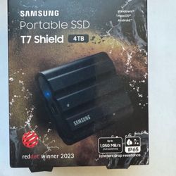 SAMSUNG T7 Shield 4TB Portable SSD - 1050MB/s