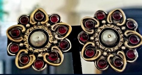  Elegant Vintage Clip Earrings Stamped 925 Reflects A Gold Trim With The Flash