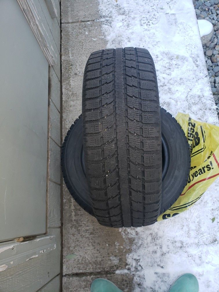 Snow tires 205/60 R15