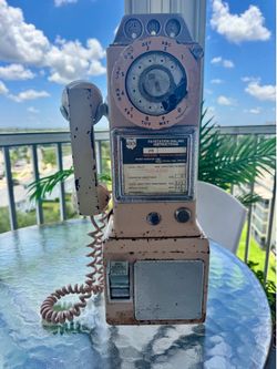 Old phone all piece good for restoration project or whatever you like