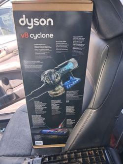 DYSON V8 CYCLONE VACUUM CORDLESS NEW
