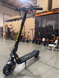 Front and rear shock-absorbing electric scooters