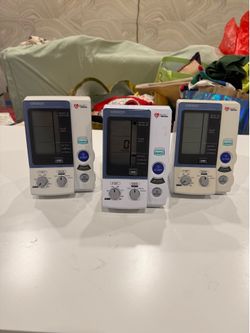 Powers on, Used Omron HEM 907XL Digital Blood Pressure Monitor