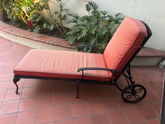 Chaise lounger