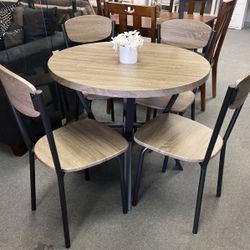 Dinnete Table 