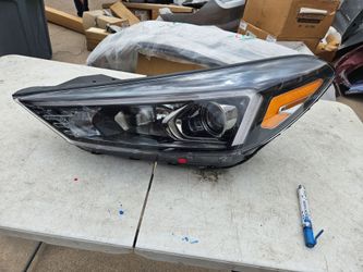 Hyundai tucson left Headlight oem