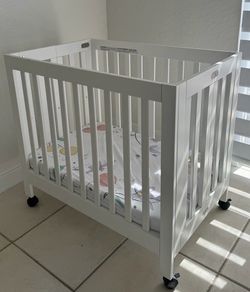 Mini Crib with mattress