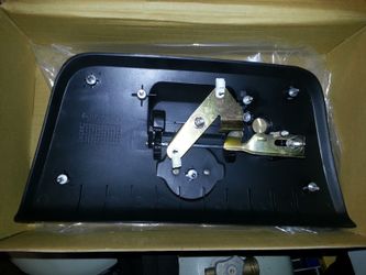 Tailgate handle/lock for 2004 Nissan Frontier.
