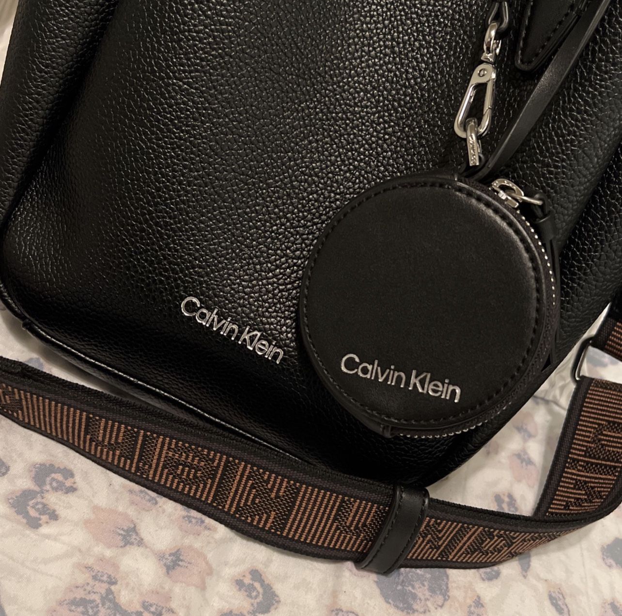 Calvin Klein Mini Bag for Sale in Los Angeles, CA - OfferUp