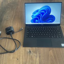 Dell XPS 13” Laptop (10th Gen i7, 4K Touchscreen, 16GB RAM, 512GB SSD, Win11) in Great Condition!!