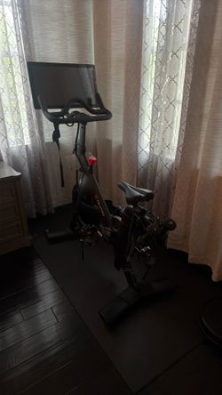 Like New Peloton bike