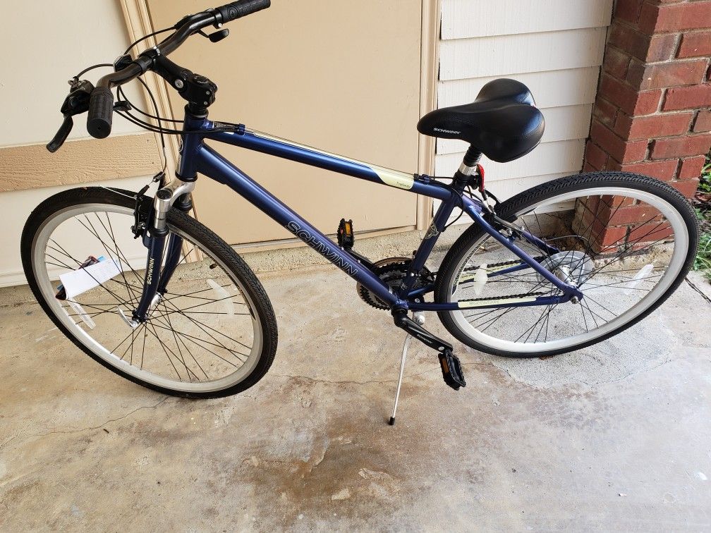 SCHWINN TRAILWAY 21 SPEED BIKE LIKE NEW. COMES WITH COLOR CHANGING