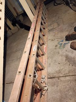 24 ft fiberglass ladder like brand new