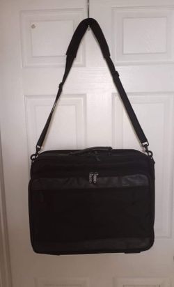 large laptop briefcase with lots of organization and storage Targus brand $20 FIRM