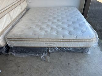 Like New! Saatva King Classic Plush Mattress - Delivery Available