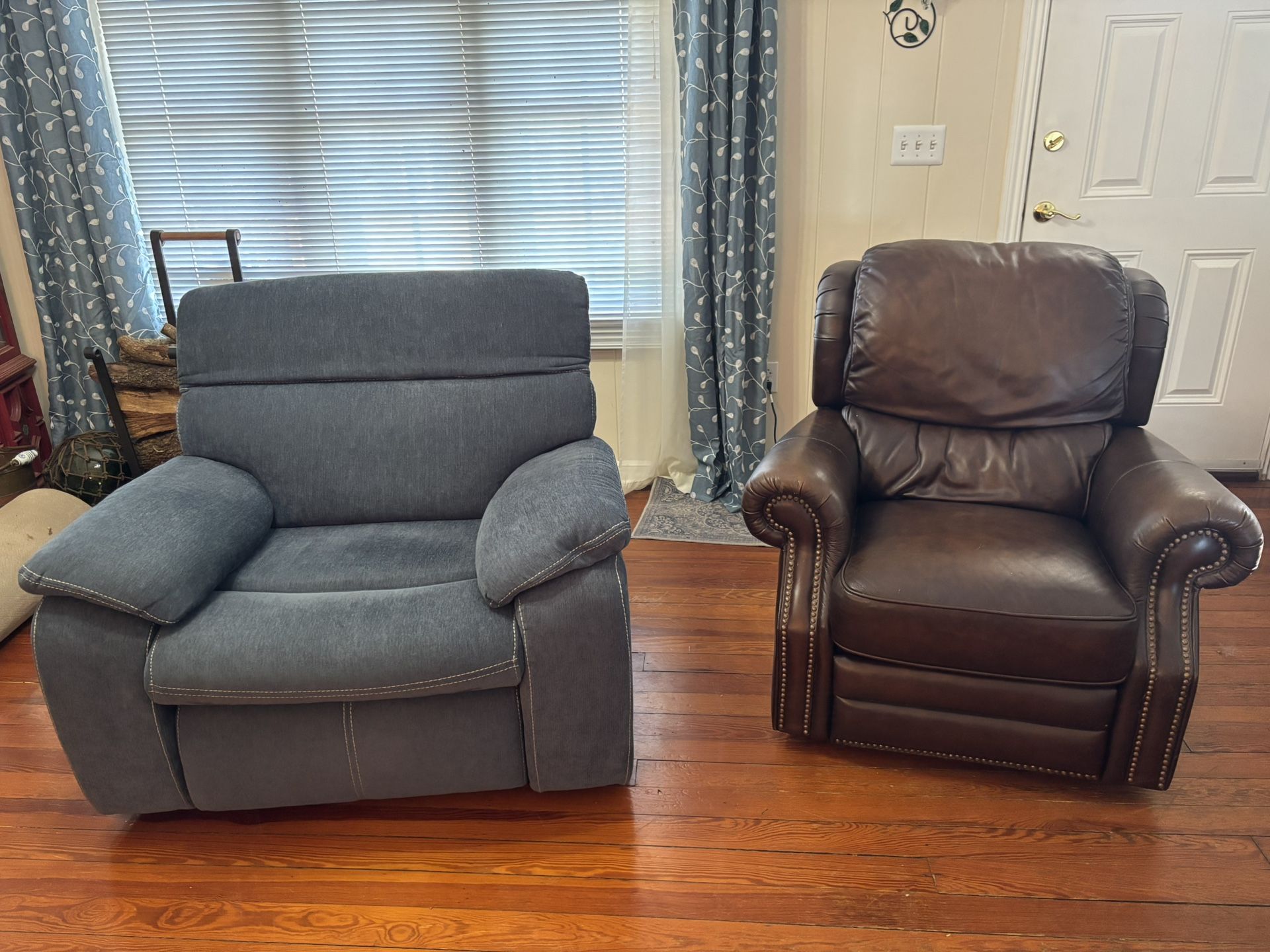 Power recliners 2 @ &200/Each
