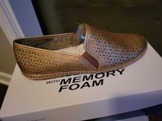 Women Casual Shoes w/Memory Foam - Women Size 8M - 35.00