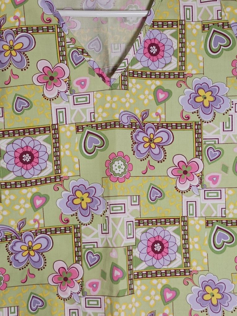 Denice Women's Medium White Short Sleeve Mock Wrap Scrub Top Flowers Medical Vet