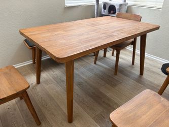 Castlery Seb dining table
