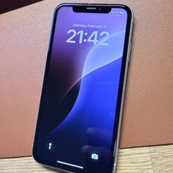 iPhone XR 64GB in White AT&T