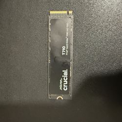 Crucial T710 M.2 (2TB)