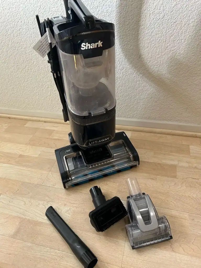 Shark Lift Away DuoClean Bagless Vacuum cleaner