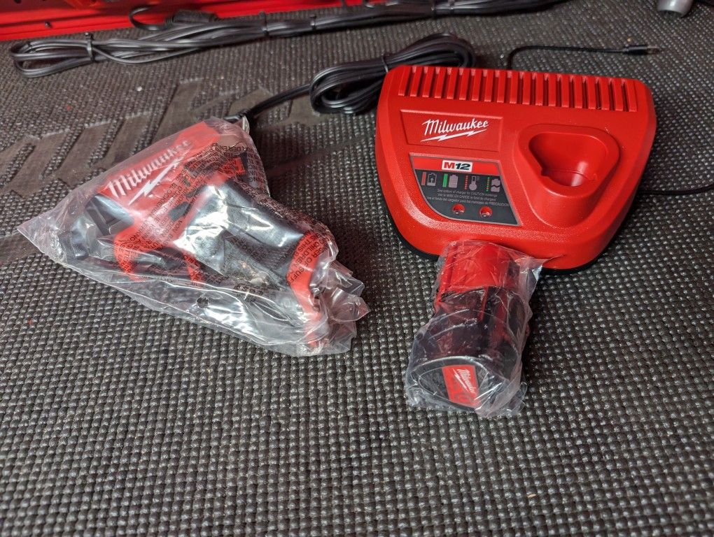 Milwaukee fuel m12 hex impact driver with charger and 2.0 battery