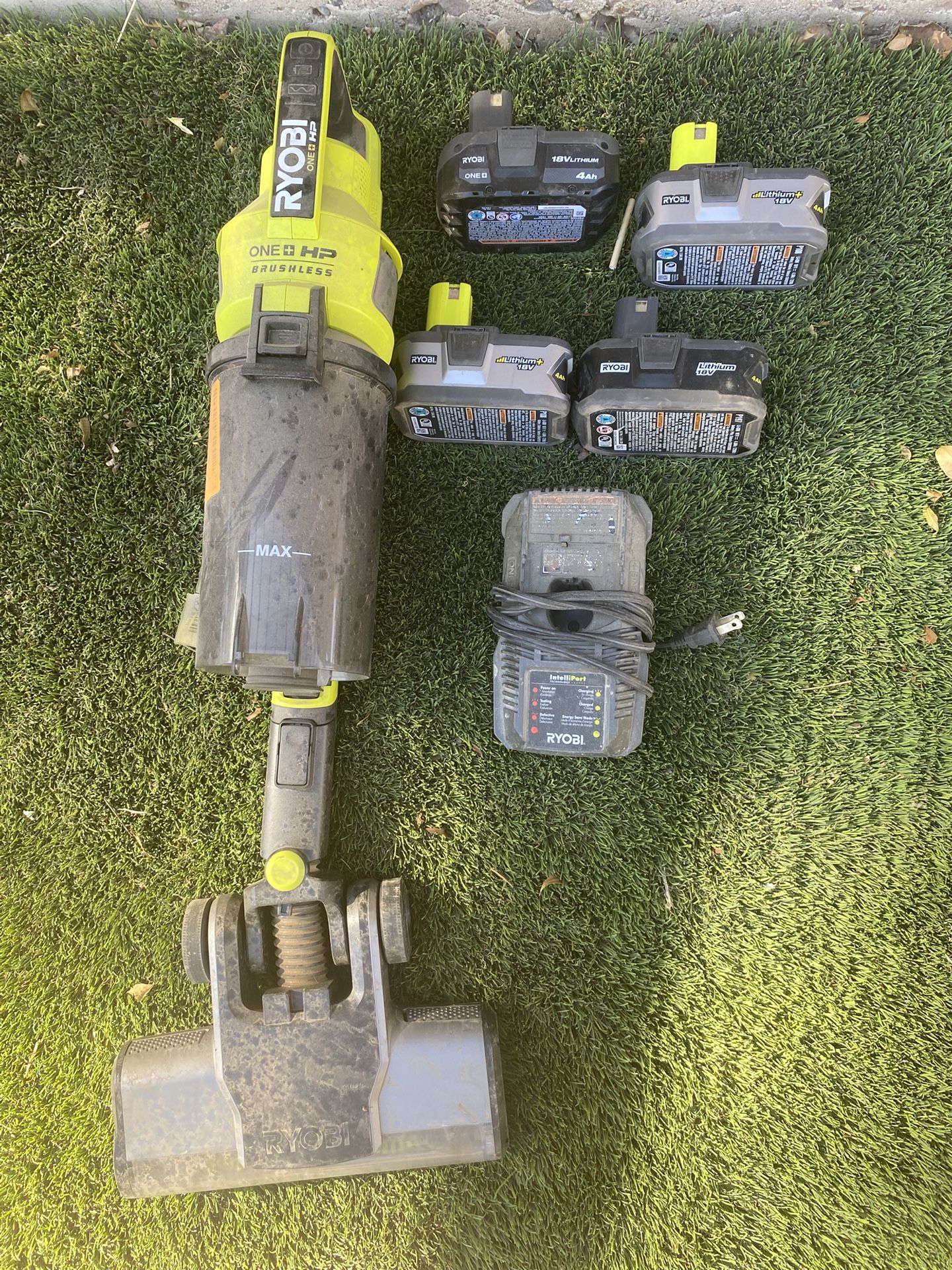 Vacuum Charger And Batteries 18v