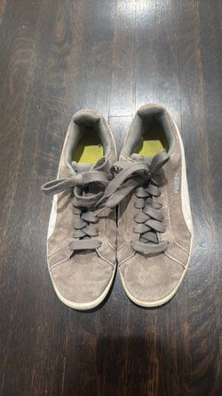 Puma Suede Low-Top Sneakers woman’s size 7