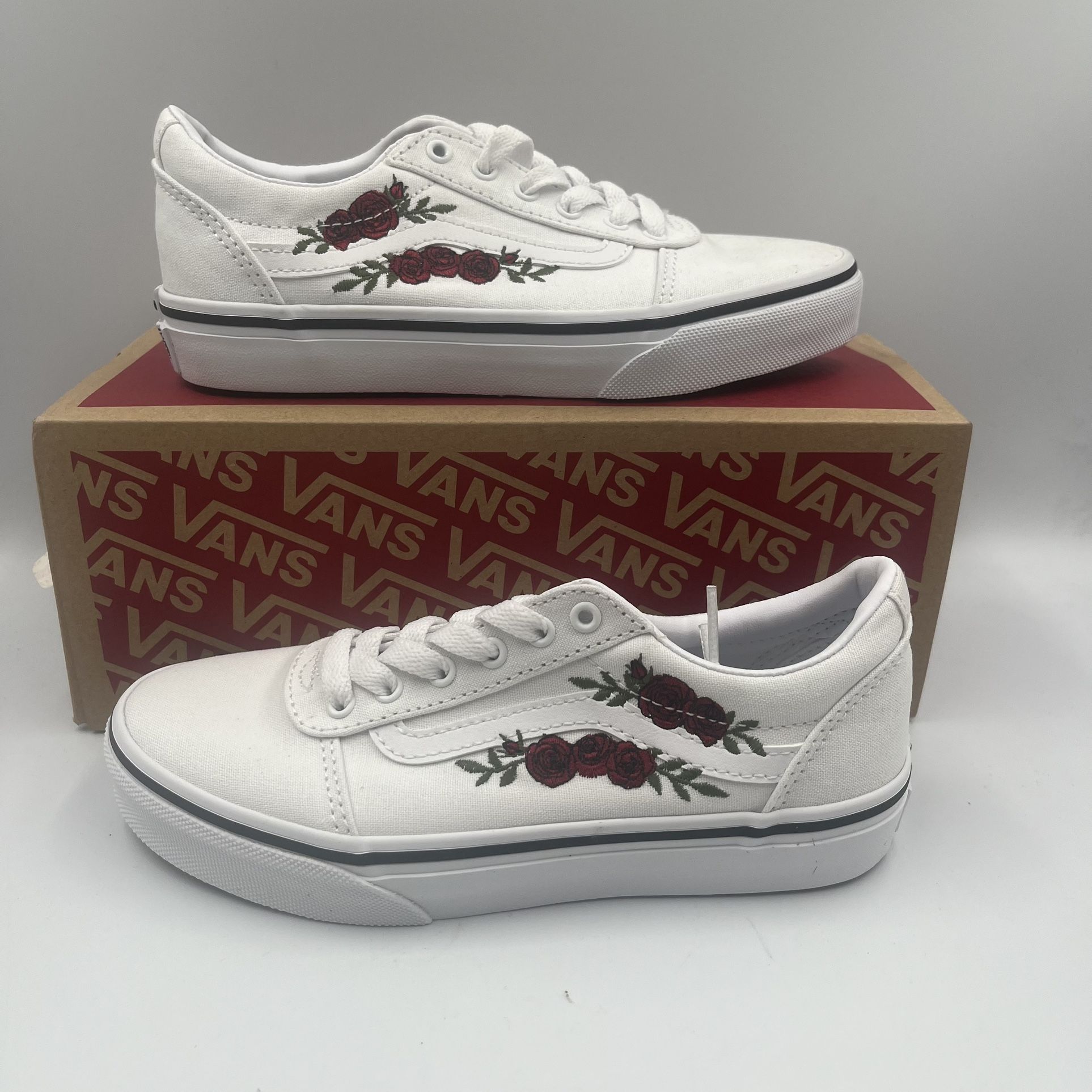 NEW Vans Ward Sneakers Girls Missy Size 2 White Rose Embroidery Low Top Lace Up NIB