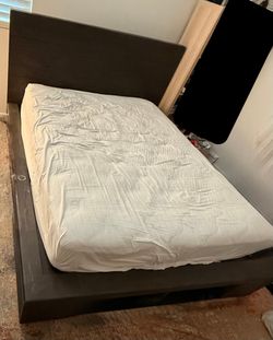 Solid Wood Platform Queen Bed