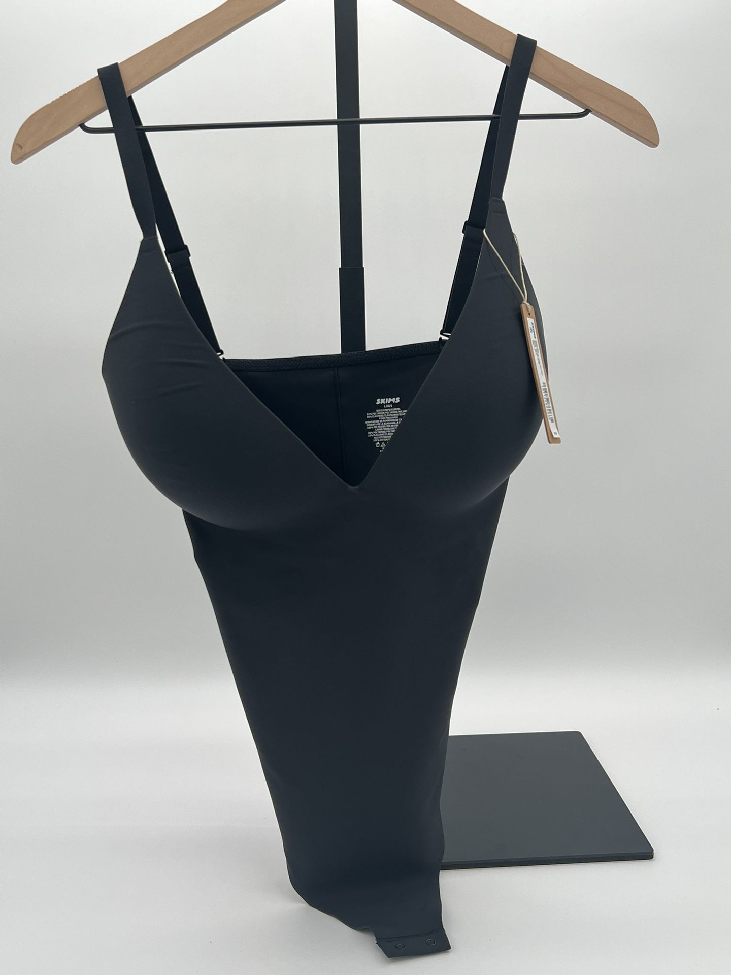 Skims Warehouse Sale: Dresses, Bodysuits, T-Shirts & More - All $65 & Under!