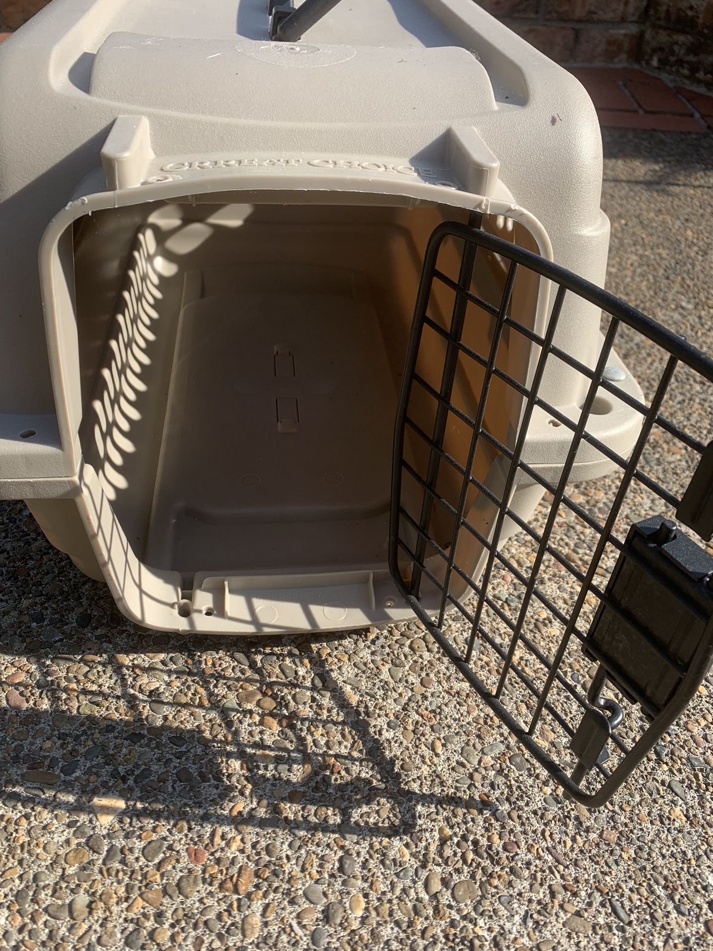 Dog / Pet Carrier/ Crate