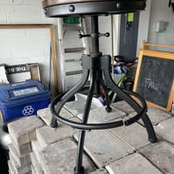 Swivel Stool (cracked Base)