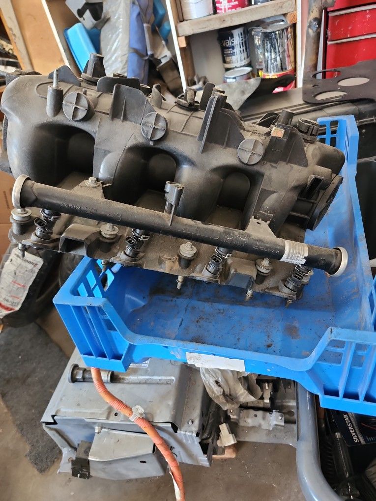 Gmc Intake Manifold W Fuel Rail And Injectors