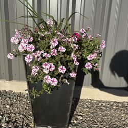 20” Metal Flower Pot