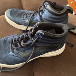 Man Shoes Size7.0 Vans Color Dark Blue Used In Good Condition