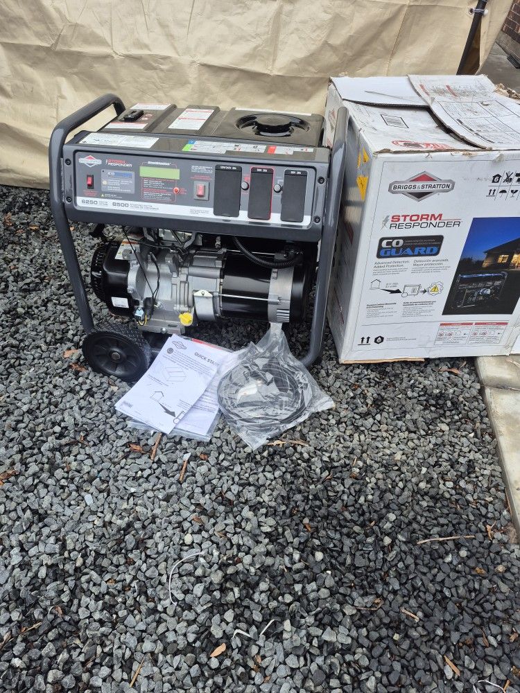 Brigg Stratton 8500 Starting 6,250-Watt Gasoline Powered Recoil Start Portable Generator with OHV Engine