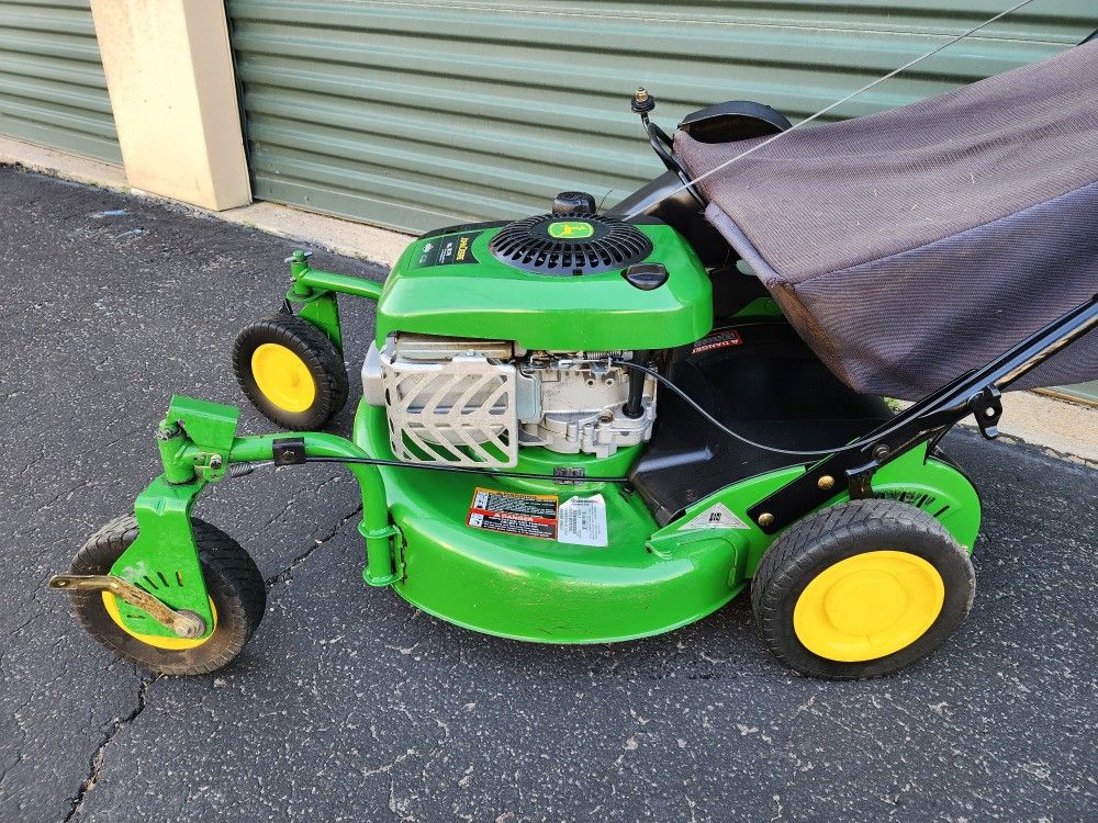 John Deere JS40 rear drive self propelled lawn mower ZERO TURN WHEELS! PRICE IS FIRM for Sale in