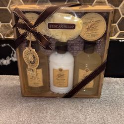 vanilla almond bath gift set new in the package