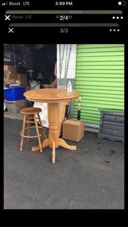 Table and 1 barstool