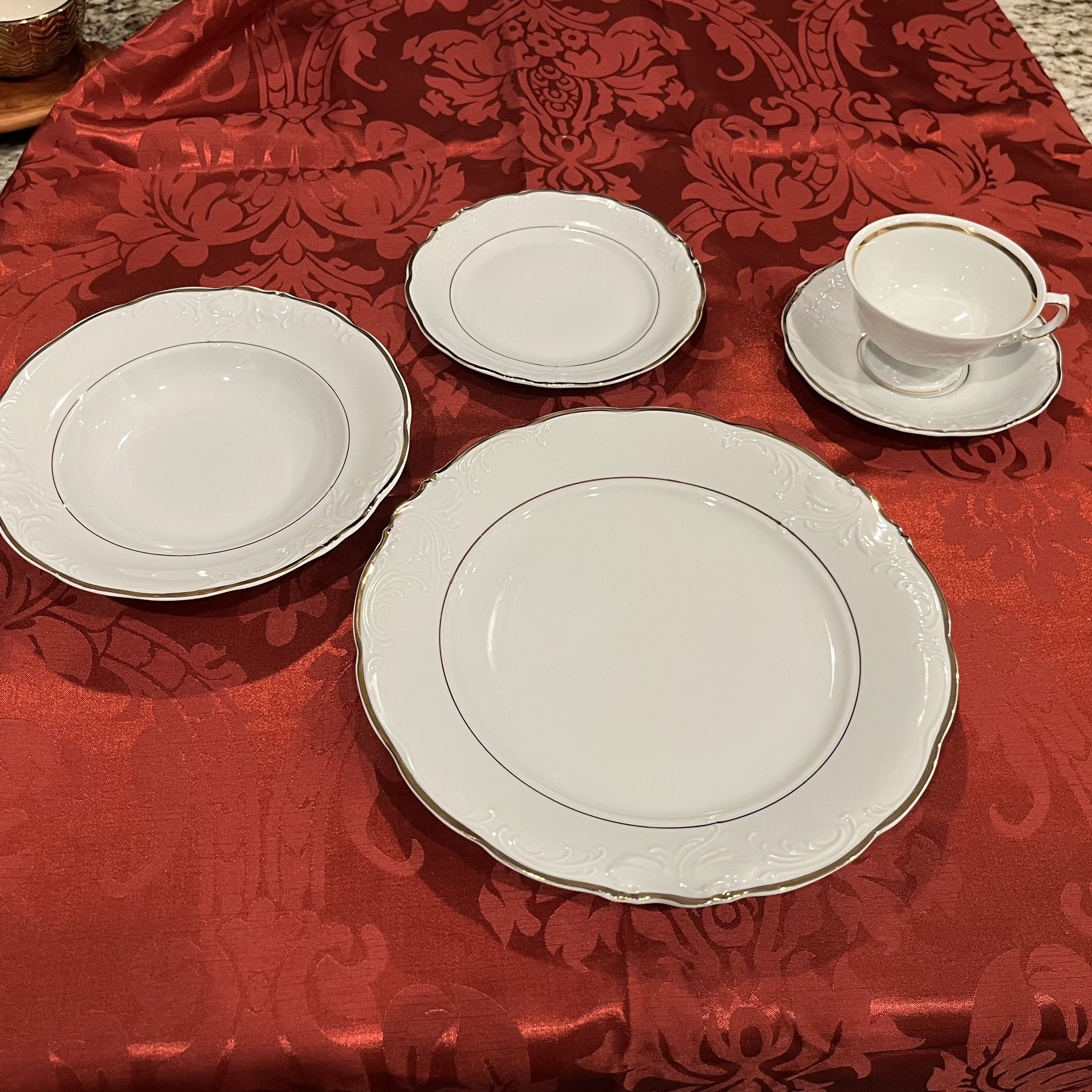 Dinnerware Set