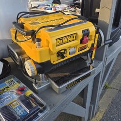 Dewalt Wood Planer Dw735 Like New 