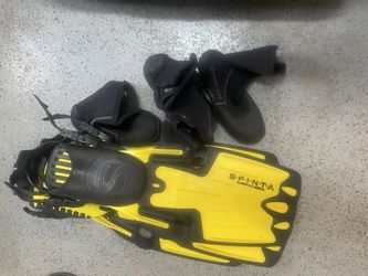 2 Sets - Scuba Fins And Booties