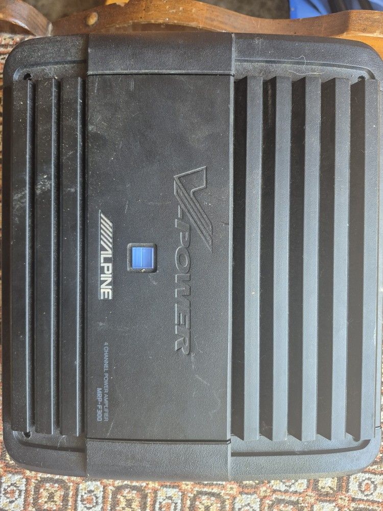 Alpine Amp And Kicker Subwoofer